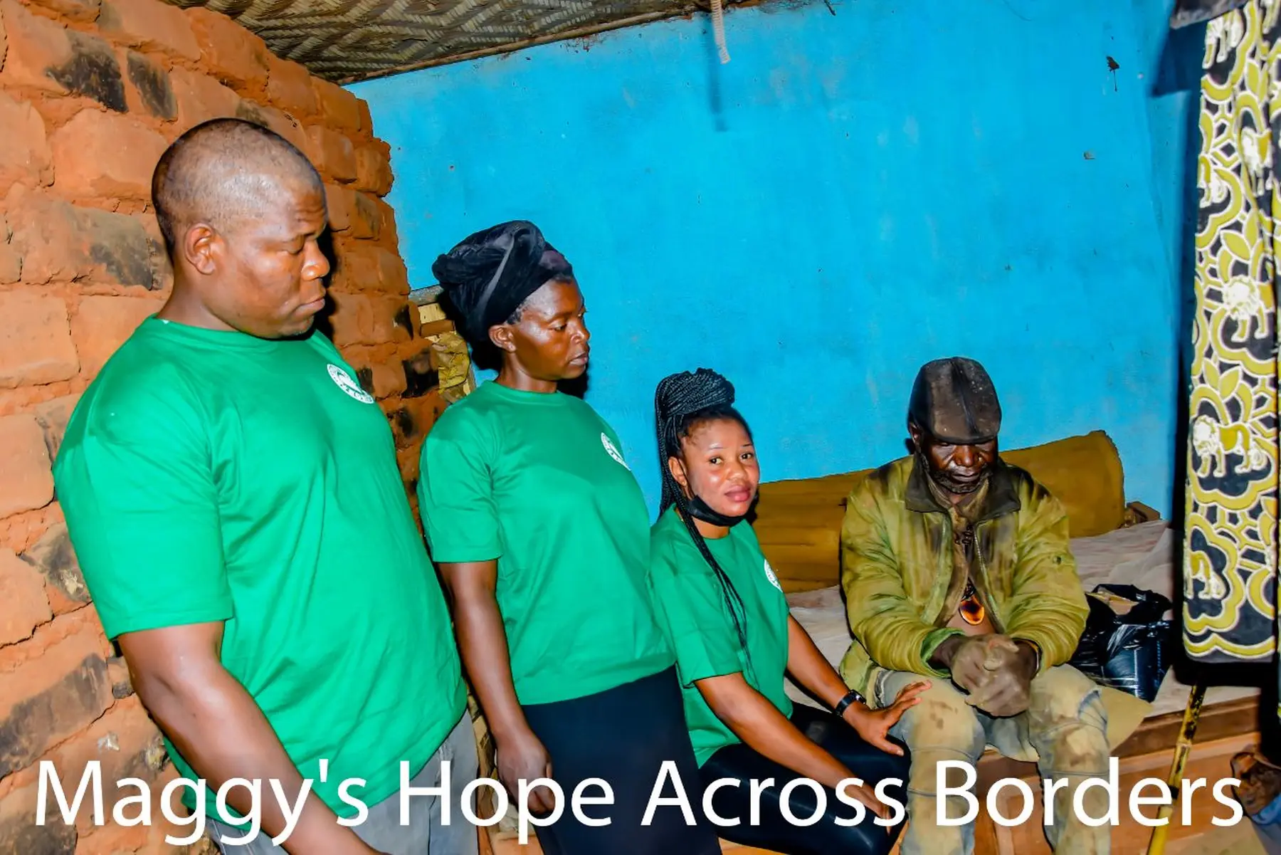 Maggy's Hope across borders – Bildungseinrichtung – Menschen in einheitlichen grünen T-Shirts, die mit den Aktivitäten der Organisation in Verbindung stehen.