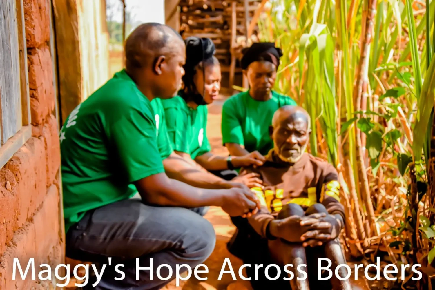 Maggy's Hope across borders – Bildungseinrichtung – Menschen in einheitlichen grünen T-Shirts, die mit den Aktivitäten der Organisation in Verbindung stehen. Maggy's Hope – Grenzenübergreifende Bildungseinrichtung – Kinder spielen