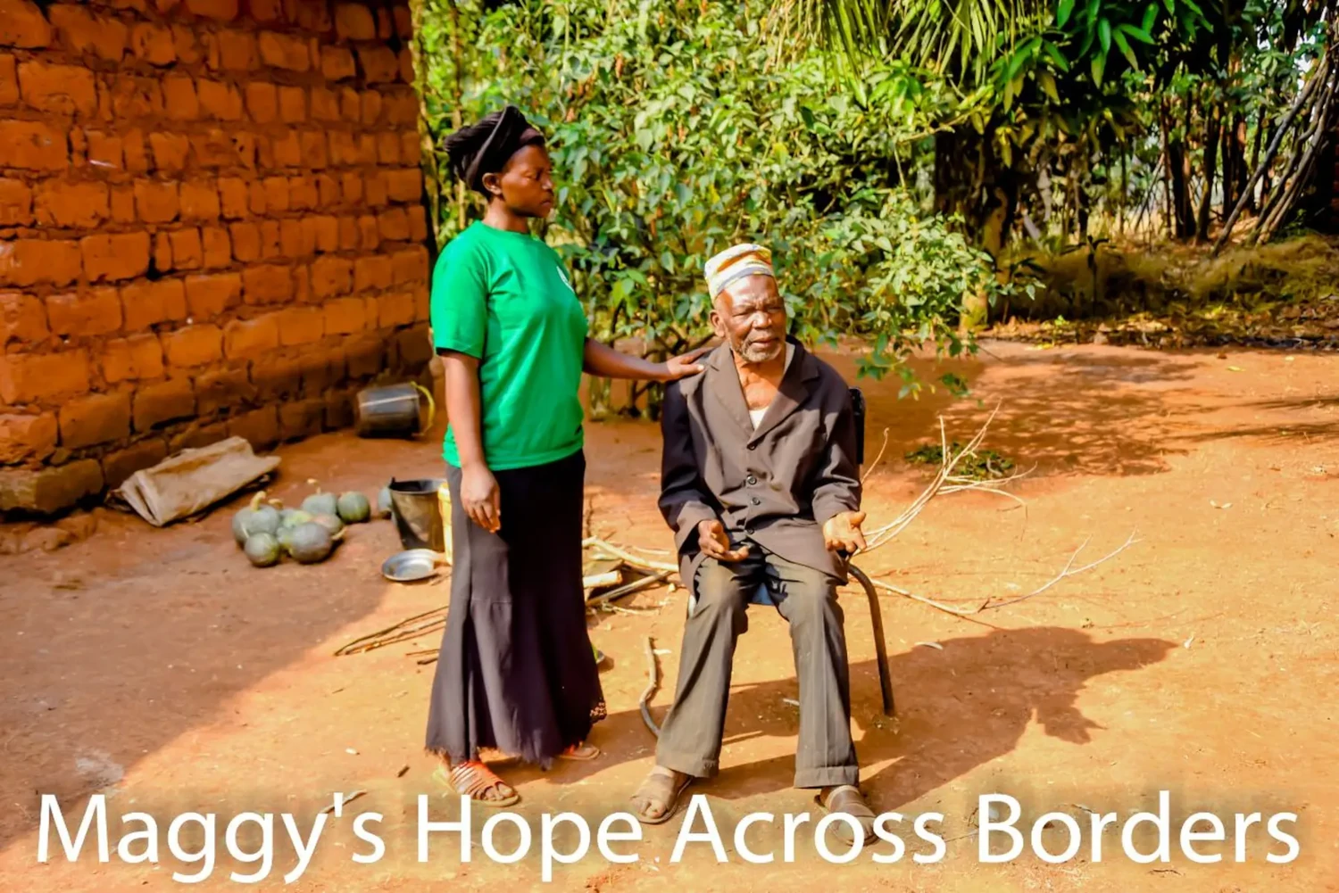 Maggy's Hope across borders – Bildungseinrichtung – Menschen in einheitlichen grünen T-Shirts, die mit den Aktivitäten der Organisation in Verbindung stehen. Maggy's Hope – Grenzenübergreifende Bildungseinrichtung – Kinder spielen