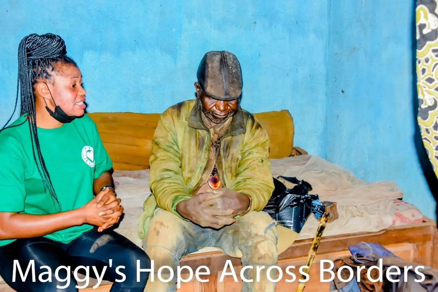 Maggy's Hope across borders – Bildungseinrichtung – Menschen in einheitlichen grünen T-Shirts, die mit den Aktivitäten der Organisation in Verbindung stehen. Maggy's Hope – Grenzenübergreifende Bildungseinrichtung – Kinder spielen